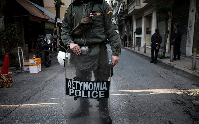 Racije i hapšenja u Grčkoj zbog sukoba navijača u kojem je stradao policajac