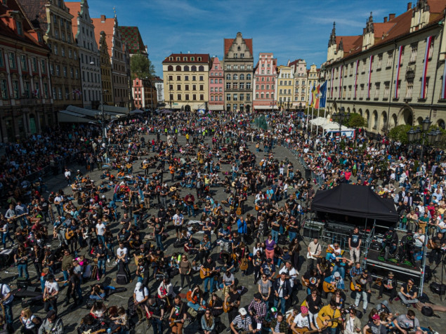 Skoro 8.000 gitarista u Poljskoj u pokušaju obaranja Guinnessovog rekorda