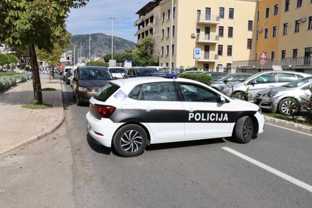 Policija poziva na oprez: Muškarac iz Sarajeva i eskort dama prevarili više građana