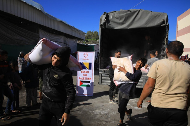 Kamioni Pomozi.ba iz Egipta stigli u Pojas Gaze, podijeljena pomoć Palestincima