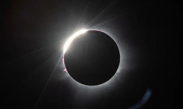 Hiljade pohrlile u udaljeni australijski grad zbog rijetkog događaja