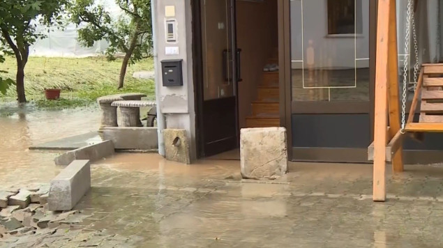 U Bužimu i Velikoj Kladuši poplavljeni stambeni i poslovni objekti