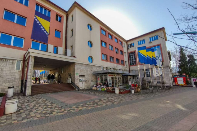 Kašnjenje isplate naknada porodiljama u Bihaću zbog administrativnog zastoja