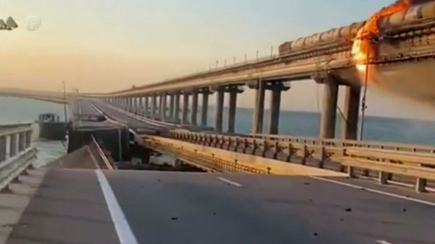 Rusija tvrdi da su tri osobe poginule u eksploziji na Krimskom mostu