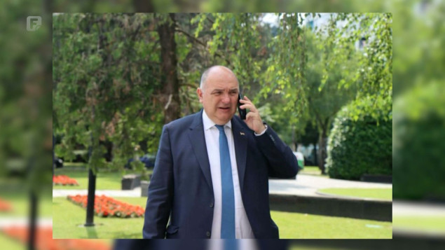 Dodikov savjetnik pištoljem prijetio Momčilu Mandiću