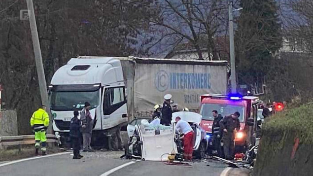 Stravična saobraćajna nesreća u Konjicu, poginuli supružnici i dvoje djece