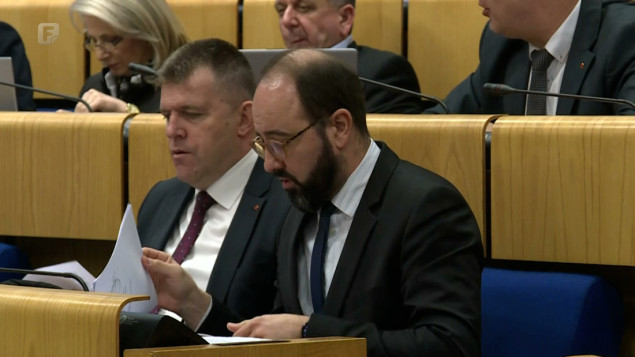 Osmorka: Parlamentarna većina je stabilna