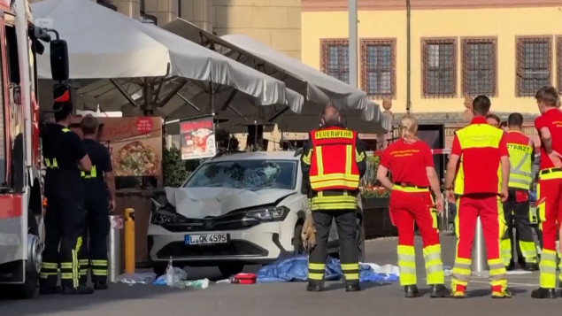 Automobil se zabio u masu u njemačkom Leipzigu, dvije osobe poginule