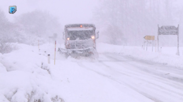 Sniježni nanosi ponovo napravili probleme na putnim pravcima širom BiH