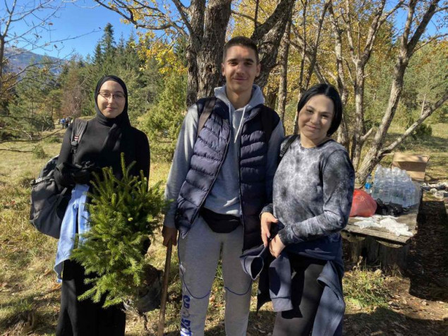 Akcija “Zasadi za život“: Sarajevski srednjoškolci za dva dana na Igmanu zasadili 3.100 sadnica