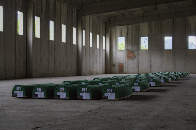 Tišina u Potočarima, u toku pripreme za ispraćaj 50 žrtava genocida