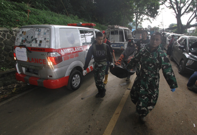 Spasioci traže preživjele, broj poginulih u Indoneziji porastao na 252