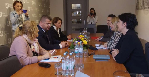 Ministrica Pozder posjetila Novi Travnik, obišla i nekropolu Maculje