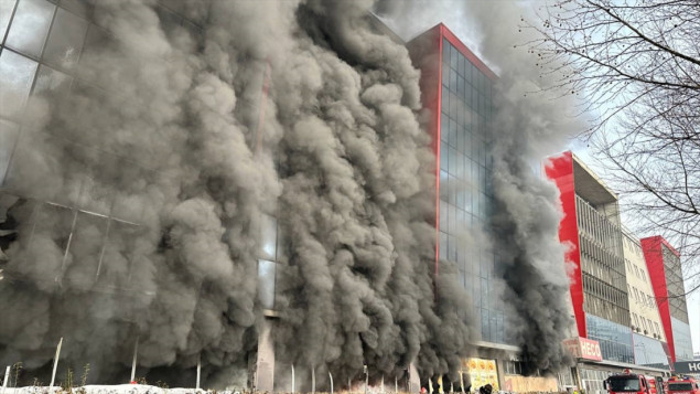 Spriječeno širenje požara na više spratove objekta na sarajevskoj pijaci