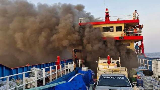 Požar na trajektu u Tajlandskom zaljevu, ljudi skakali u more