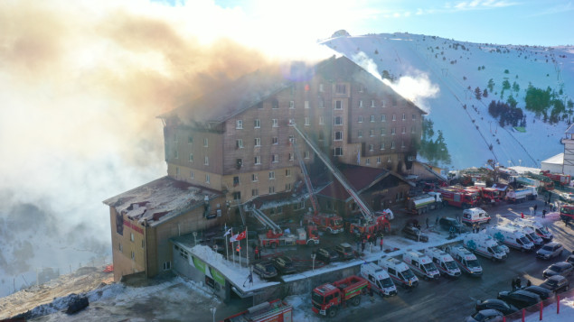Najmanje 10 stradalih u požaru u hotelu na skijalištu u sjevernoj Turskoj