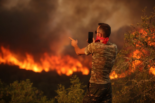 Požari u Grčkoj zbog jakog vjetra još nisu pod kontrolom