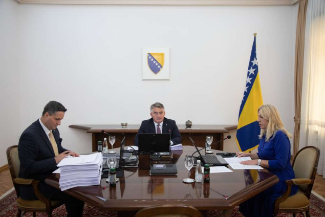 Predsjedništvo BiH zadužilo Vijeće ministara da u roku od pet dana dostavi zakon o budžetu