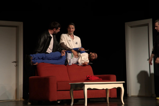 Održana premijera predstave Feđe Isovića "Teško je promijeniti dlaku"