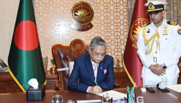 Predsjednik Bangladeša raspustio parlament, oslobodio bivšu premijerku Ziu