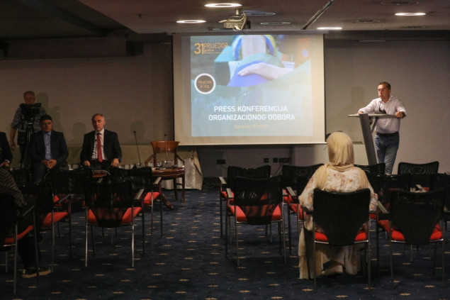 Kolektivna dženaza u Prijedoru: Konačan smiraj za dvije ubijene osobe