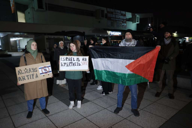 Protest građana u Sarajevu zbog hokejaške utakmice BiH - Izrael