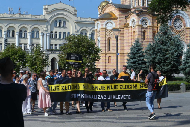 Građani poslanicima NSRS: Nemojte podići ruku za ovakav sraman zakon