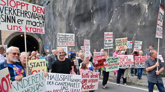 Stanovnici austrijskog gradića Halstatta protestuju protiv masovnog turizma