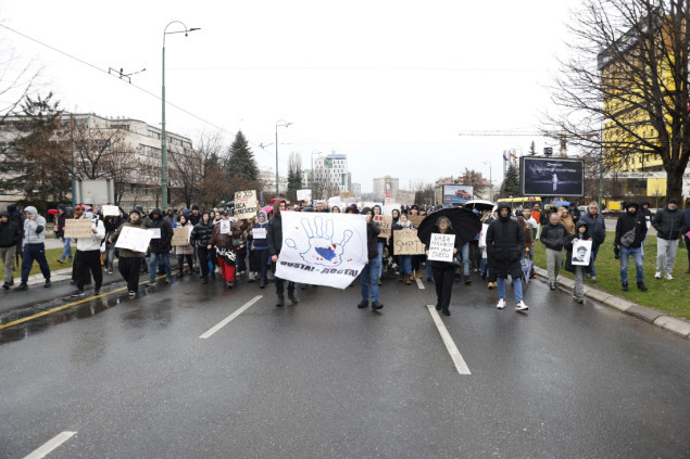 Građani izlaze na ulice: Planirani protesti u Sarajevu, Zenici i Tuzli
