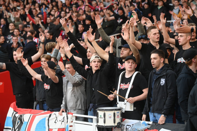 UEFA kaznila PSV zbog nereda navijača u meču protiv Arsenala