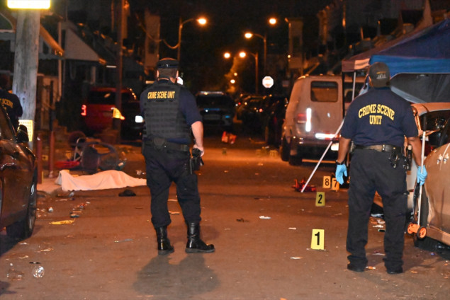 U pucnjavi u Philadelphiji ubijene tri osobe, deset ranjeno