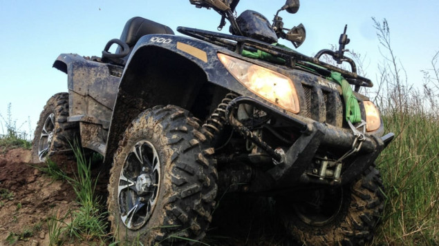 Poginuo sedamnaestogodišnjak koji je vozio kvad