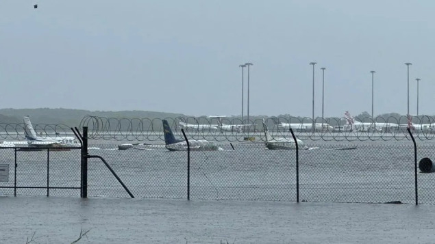 Poplave u Queenslandu - aerodrom potopljen, krokodili na ulicama