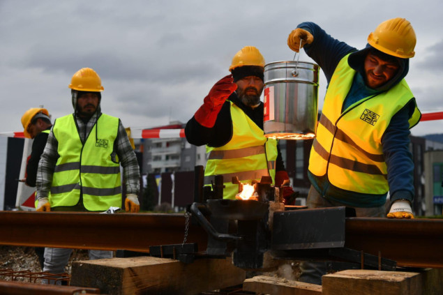 Šteta: Počelo spajanje šina na pruzi do Hrasnice