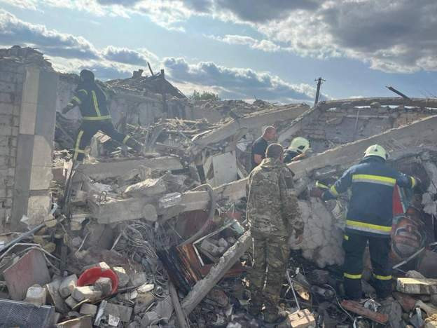 U raketnom napadu na istočnu Ukrajinu poginulo najmanje 48 osoba
