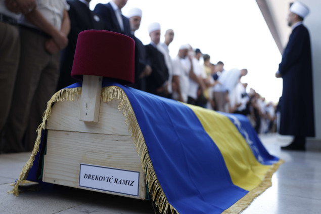 Klanjana dženaza generalu Ramizu Drekoviću