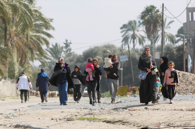 Hiljade Palestinaca raseljenih iz Khan Younisa idu prema Rafahu