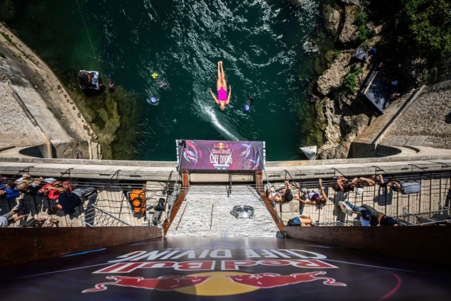 Rhiannan Iffland i Constantin Popovici obilježili drugi dan Red Bull Cliff Divinga u Mostaru