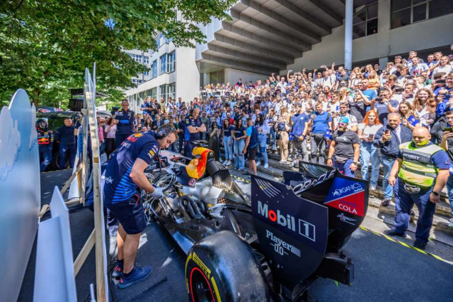 Tim Red Bull Racinga posjetio Mašinski fakultet i održao predavanje studentima