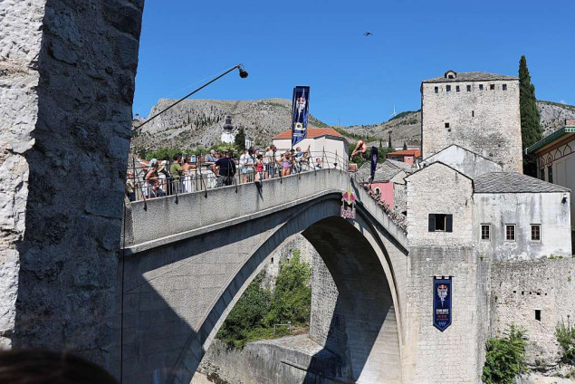 Jubilarni Red Bull Cliff Diving počeo u Mostaru skokovima sa Starog mosta