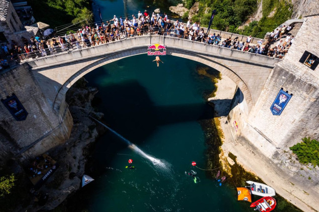 Red Bull Cliff Diving u Mostaru: Hunt vodi nakon prve runde skokova, Pennesi i Carlson izjednačene