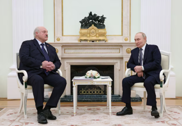 Lukašenko i Putin potpisali petogodišnji sporazum o plinu nakon dugih razgovora u Kremlju