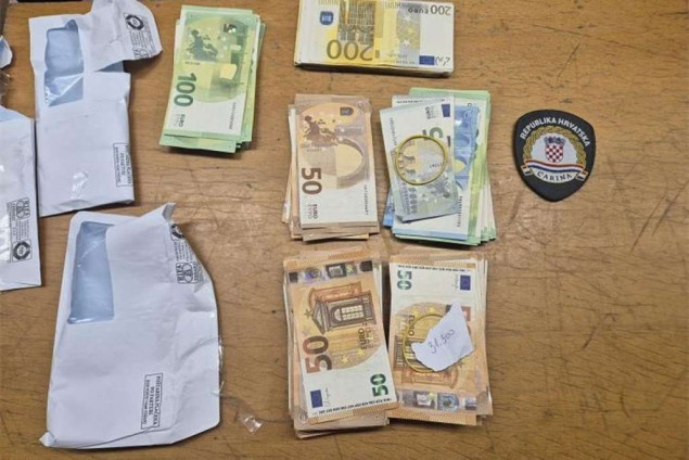 Državljanin BiH u Hrvatsku pokušao unijeti 31.300 eura, novac skrivao ispod madraca