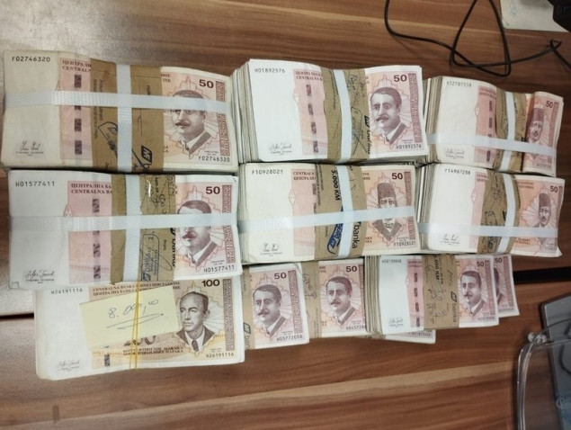 Državljanin Srbije pokušao u Hrvatsku unijeti 333.000 KM