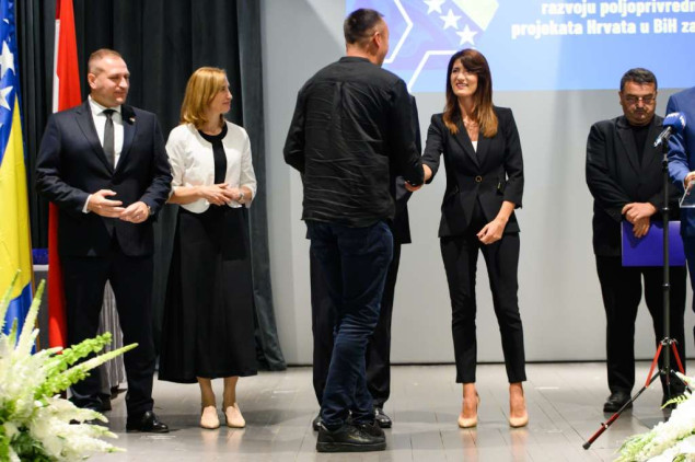Novih 276 ugovora i 6,95 milijuna eura potpore RH za projekte Hrvata u BiH