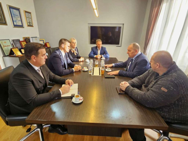 Ministar Rimac u Tuzli - Posjetio UKC i razgovarao s premijerom Halilagićem nakon tragedije