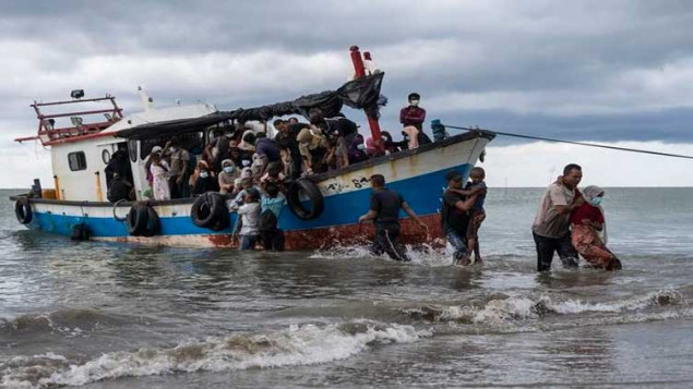 Prevrnuo se drveni čamac sa desetinama migranata Rohindža
