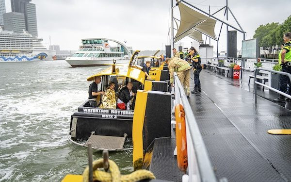 Sudar dva plovila u Roterdamu, spasioci izvukli šest osoba