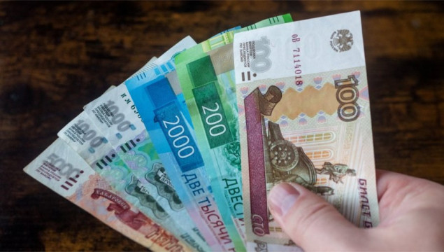Ruska rublja na najnižem nivou od prvih dana rata u Ukrajini