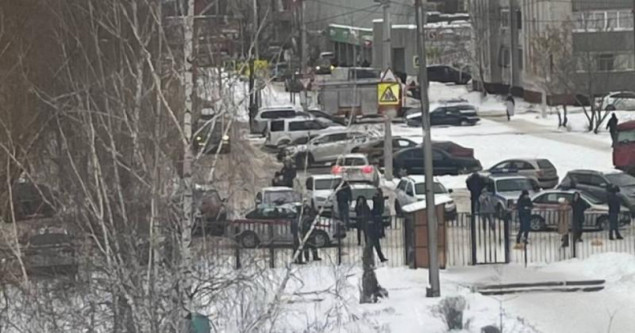 Rusija: Učenica pucala u školi, pa se ubila